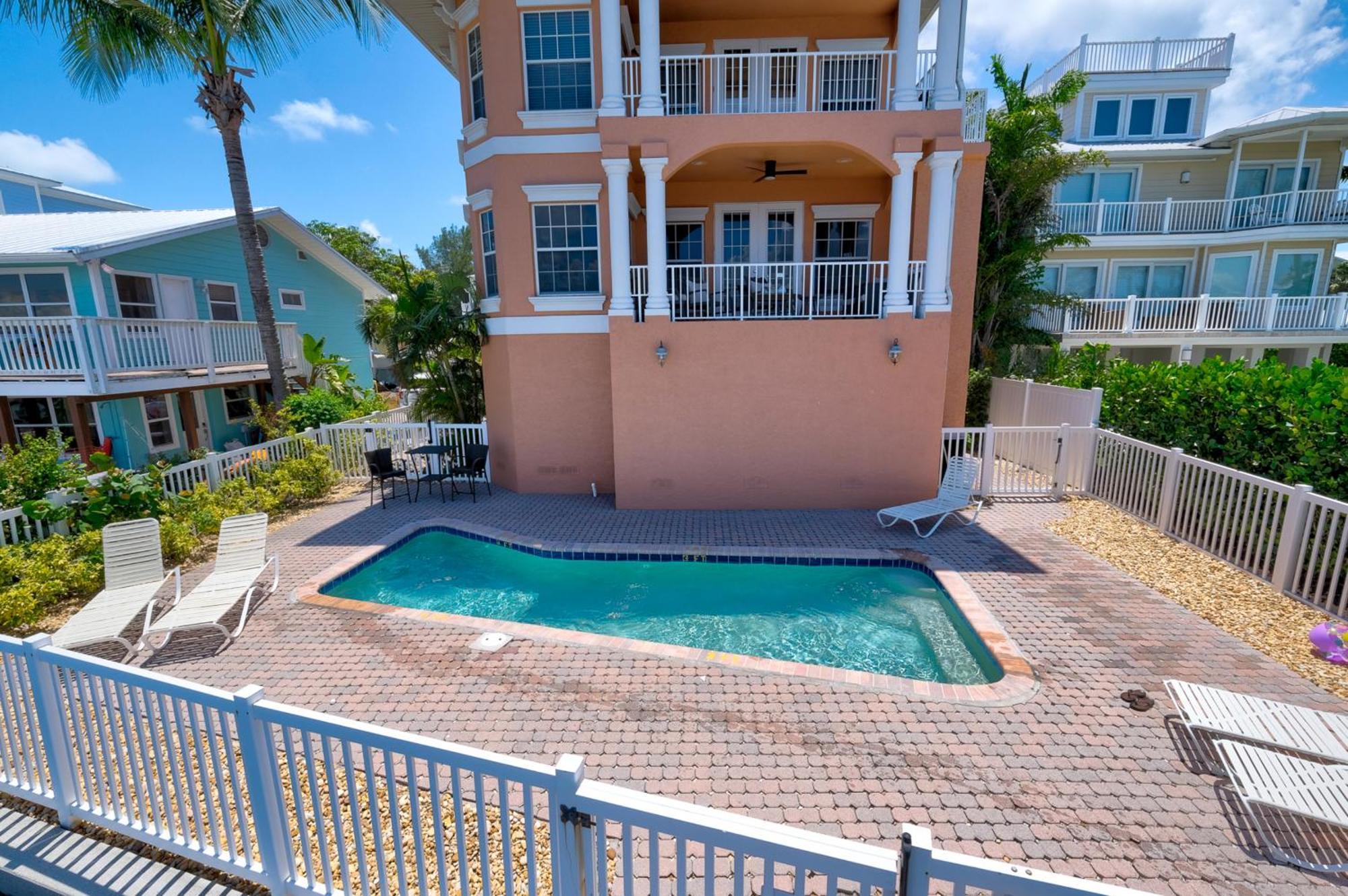 Hibiscus Hideaway Walk To Historic Bridge St *